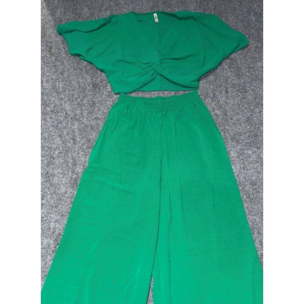 Zenana Women’s Green 2 Piece Set Size Small Wide Leg Pants & Crop Top